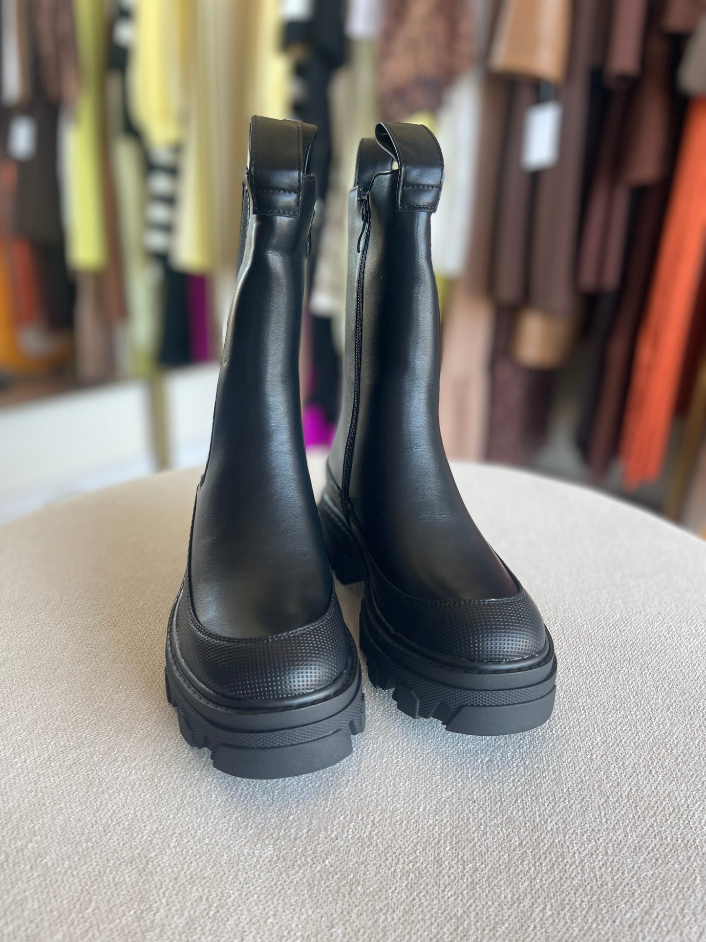 DARK BOOTS