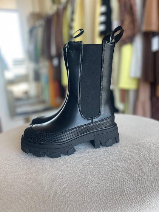 DARK BOOTS